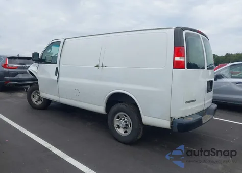 2018 Chevrolet Express G2500 из США, поврежденный, VIN 1GCWGAFP8J1264403